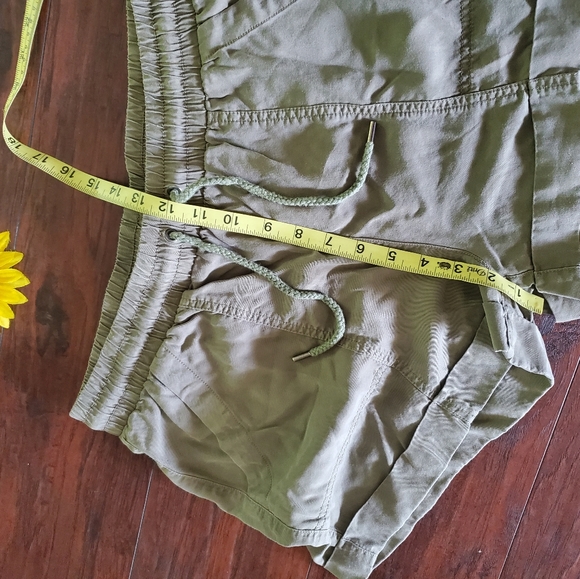 UNIVERSAL THREAD GREEN SHORTS - Picture 6 of 8
